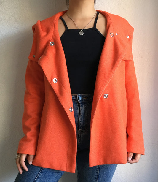 Tapado naranja oversize. ONLY. Talle M. $890