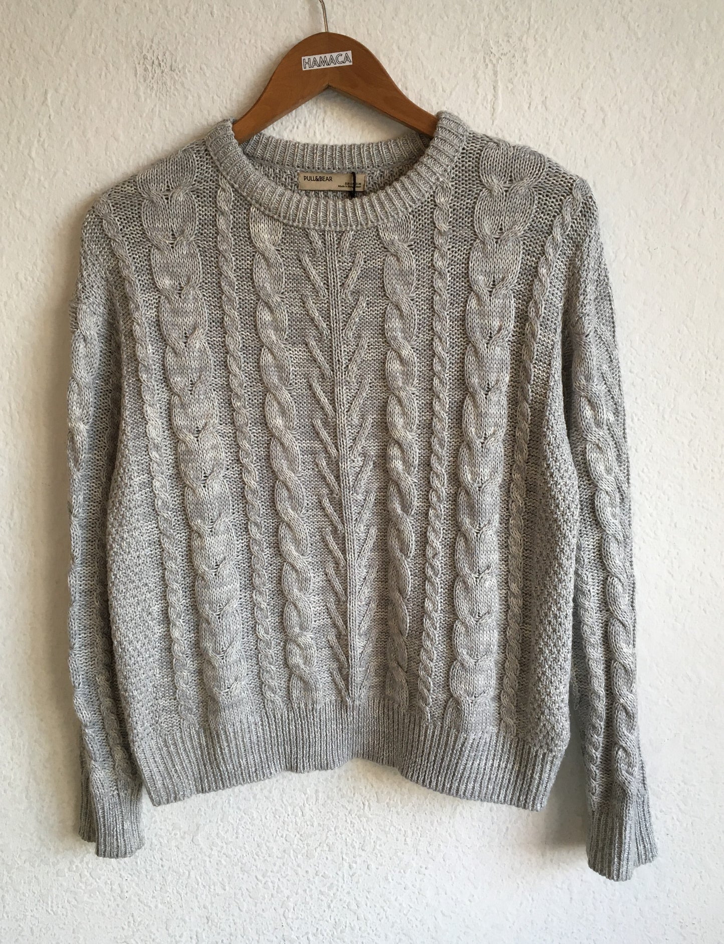 Buzo tejido gris PULL&BEAR. Talle S. $590