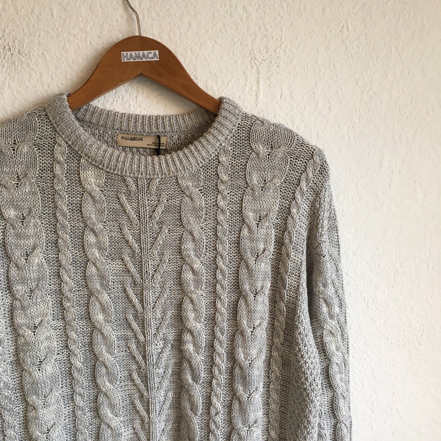 Buzo tejido gris PULL&BEAR. Talle S. $590