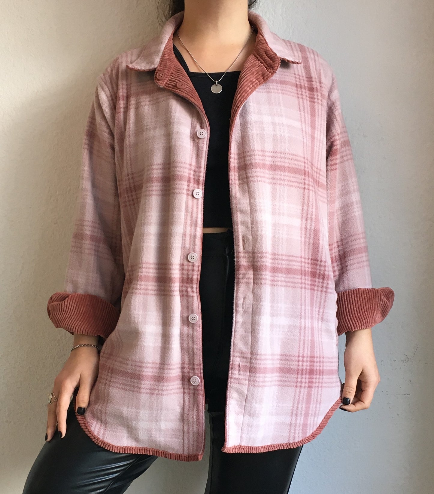 Campera de pana reversible. Tonos rosa. Talle L. $850